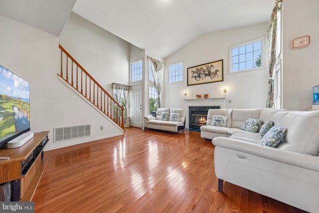 2 CHAMBERLIN CT, Cranbury, NJ 08512