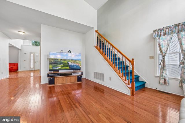 2 CHAMBERLIN CT, Cranbury, NJ 08512