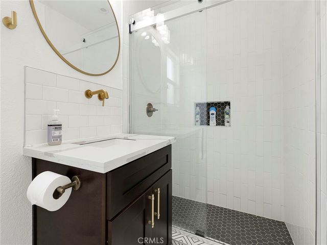 1021 E 65th Street, Inglewood, CA 90302
