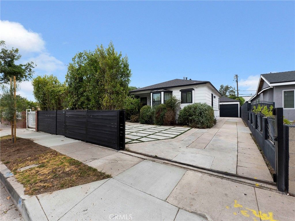 1021 E 65th Street, Inglewood, CA 90302