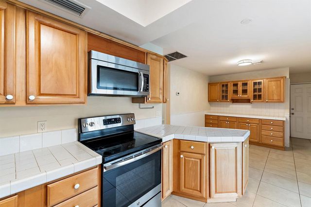 678 Riverside Drive, Palm Beach Gardens, FL 33410