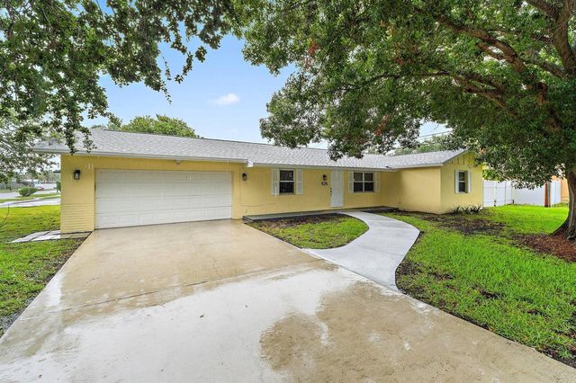 678 Riverside Drive, Palm Beach Gardens, FL 33410