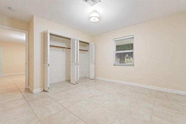 678 Riverside Drive, Palm Beach Gardens, FL 33410