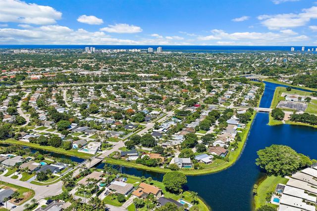 678 Riverside Drive, Palm Beach Gardens, FL 33410