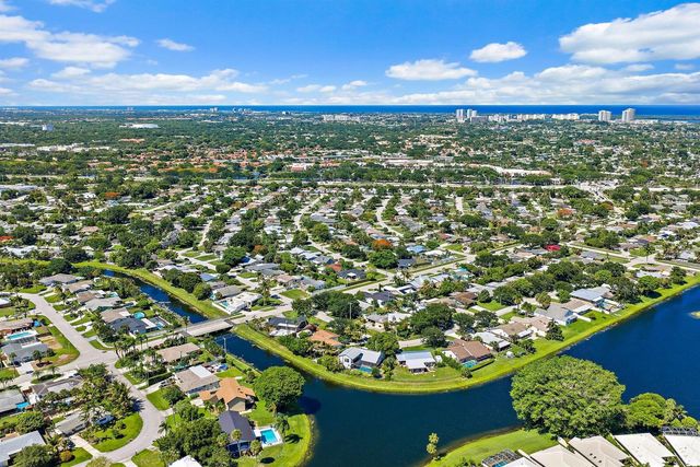 678 Riverside Drive, Palm Beach Gardens, FL 33410