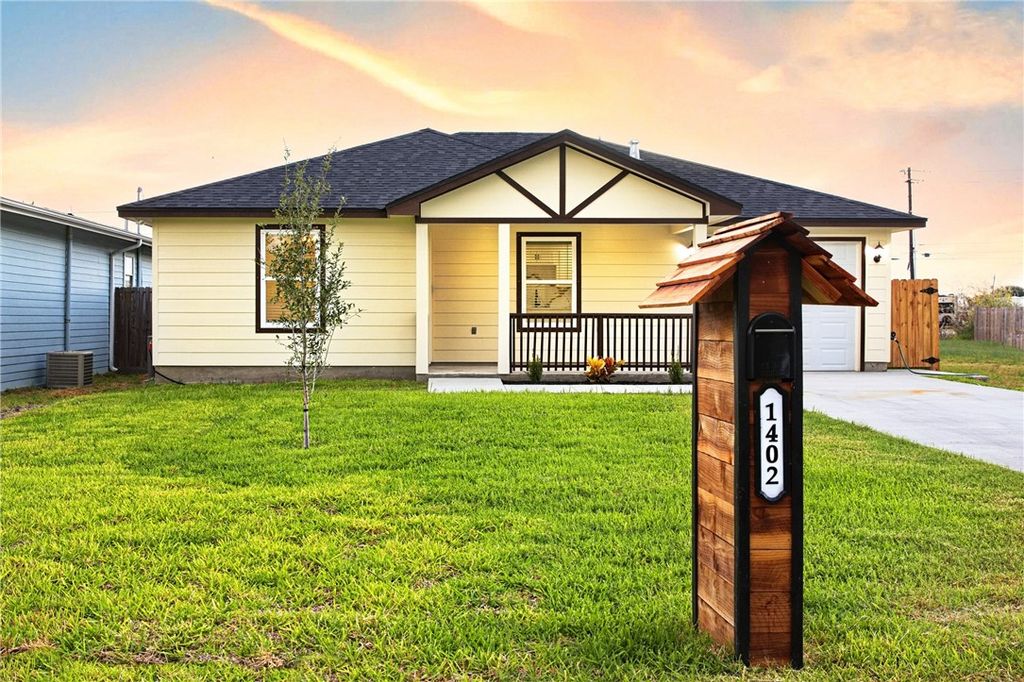1402 Marine Dr, Corpus Christi, TX 78418 — exterior