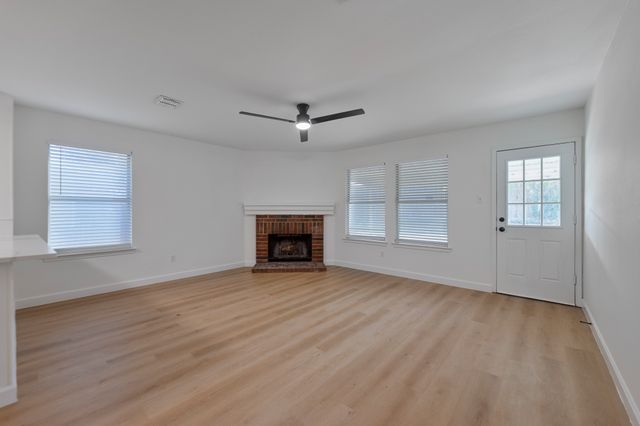 7908 Beef Creek Drive, Arlington, TX 76001