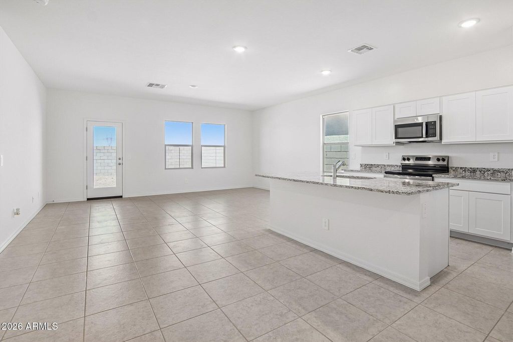 10211 W DEVONSHIRE Avenue, Phoenix, AZ 85037 — photo 5