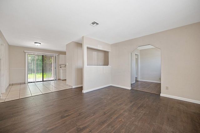 1808 Jamestown Dr, Sacramento, CA 95815