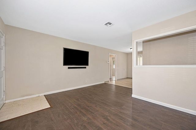 1808 Jamestown Dr, Sacramento, CA 95815