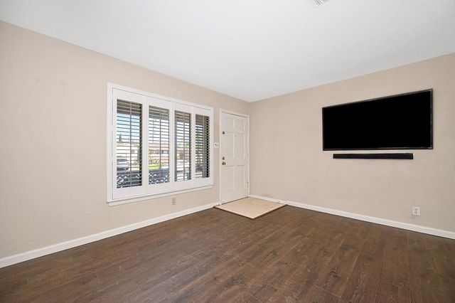 1808 Jamestown Dr, Sacramento, CA 95815