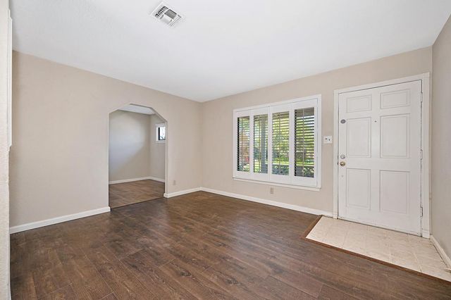 1808 Jamestown Dr, Sacramento, CA 95815