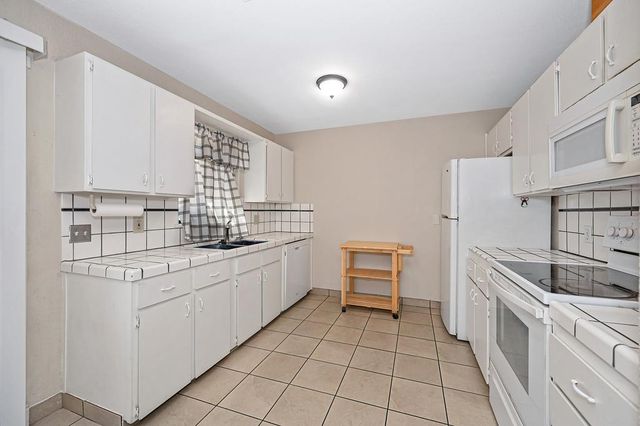 1808 Jamestown Dr, Sacramento, CA 95815