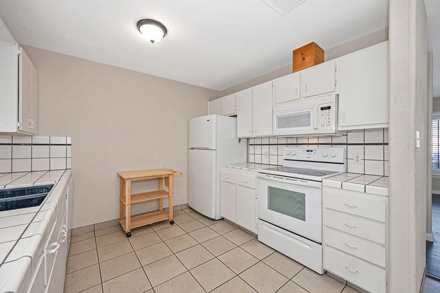 1808 Jamestown Dr, Sacramento, CA 95815