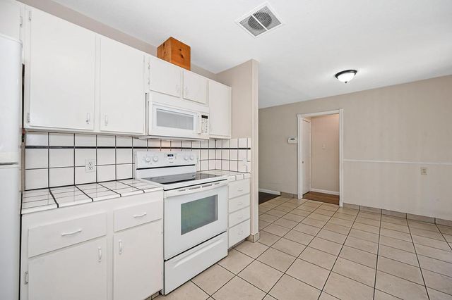 1808 Jamestown Dr, Sacramento, CA 95815