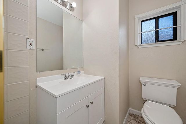 1808 Jamestown Dr, Sacramento, CA 95815