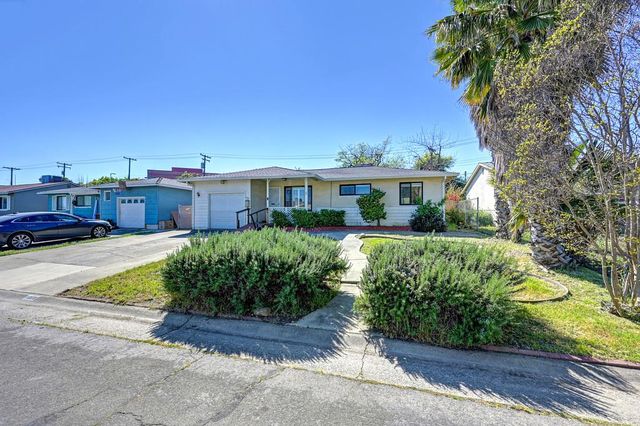 1808 Jamestown Dr, Sacramento, CA 95815