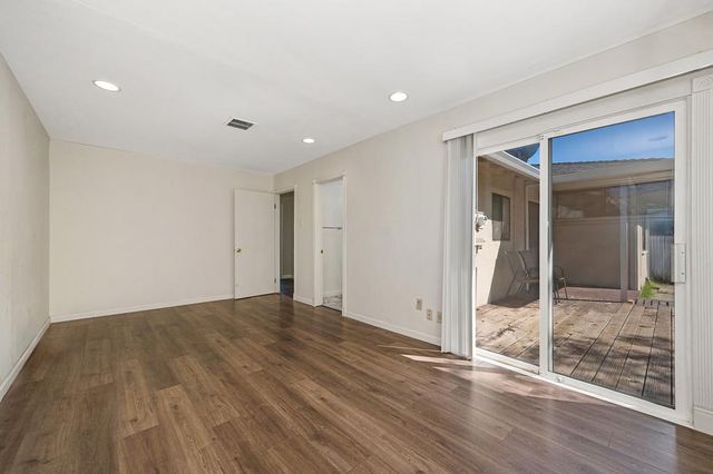 1808 Jamestown Dr, Sacramento, CA 95815