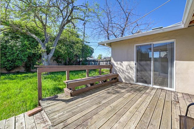 1808 Jamestown Dr, Sacramento, CA 95815