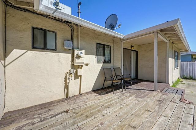 1808 Jamestown Dr, Sacramento, CA 95815