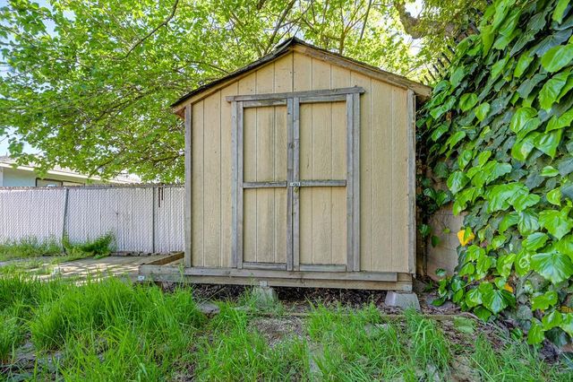 1808 Jamestown Dr, Sacramento, CA 95815