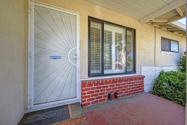 1808 Jamestown Dr, Sacramento, CA 95815