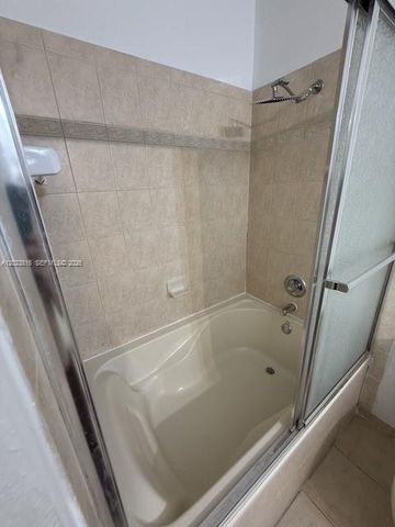 11419 NW 76th Ter, Doral, FL 33178