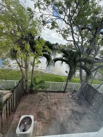 11419 NW 76th Ter, Doral, FL 33178