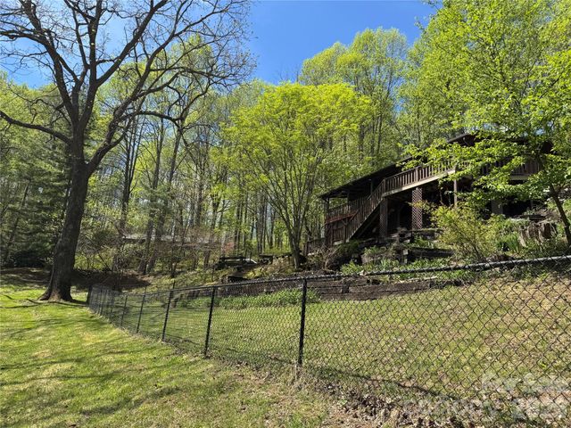 1618 Walnut Creek Road, Waynesville, NC 28786
