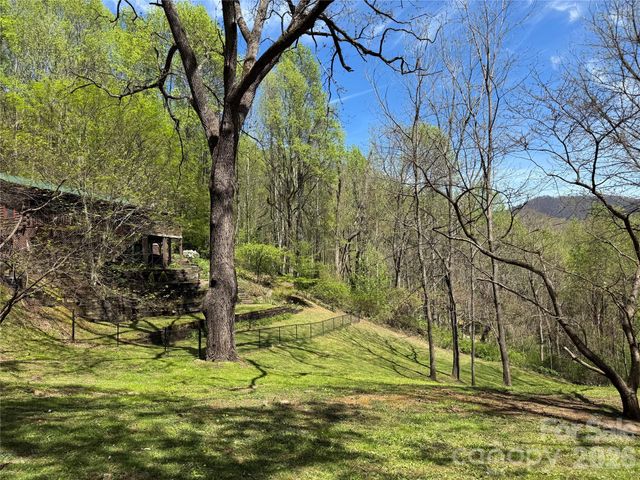1618 Walnut Creek Road, Waynesville, NC 28786