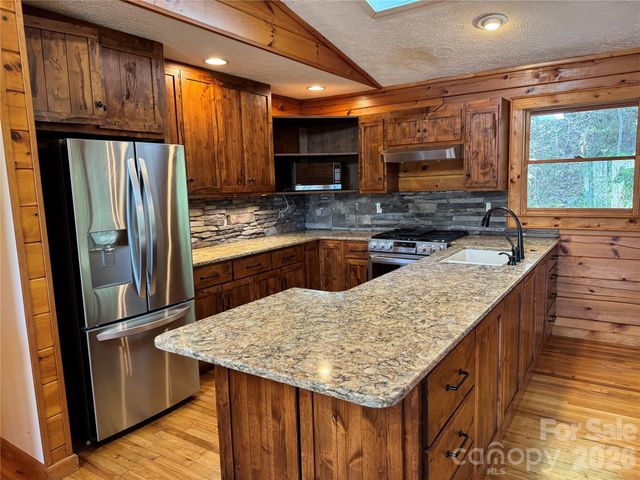 1618 Walnut Creek Road, Waynesville, NC 28786