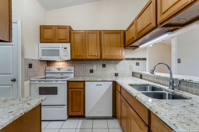 9018 Woburn, San Antonio, TX 78254