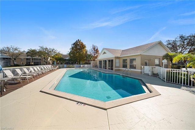 186 Pebble Shores DR 202, Naples, FL 34110