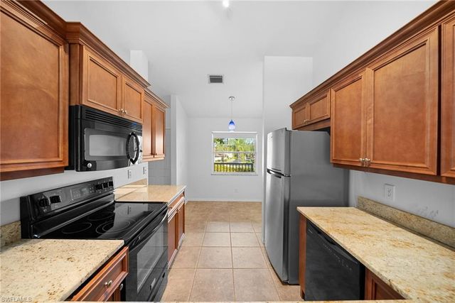 186 Pebble Shores DR 202, Naples, FL 34110