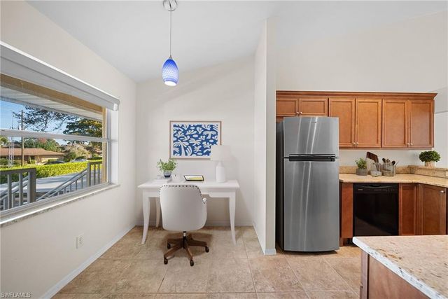 186 Pebble Shores DR 202, Naples, FL 34110