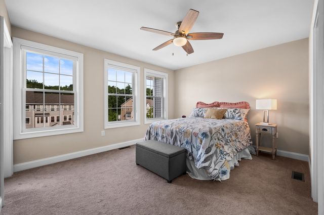 39 Acadia Lane, Exeter, NH 03833