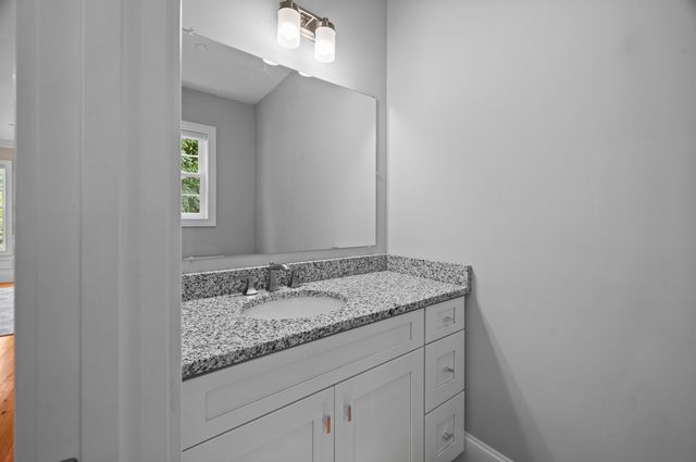 39 Acadia Lane, Exeter, NH 03833