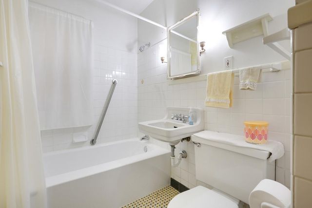 3432 Zinran Avenue S, Saint Louis Park, MN 55426