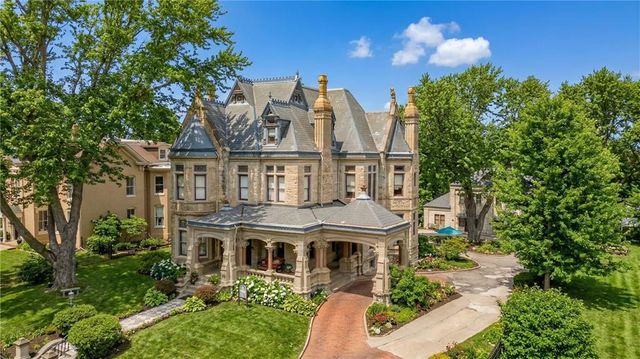 809-819 Hall Street, St Joseph, MO 64501