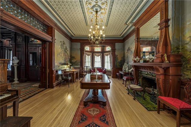 809-819 Hall Street, St Joseph, MO 64501