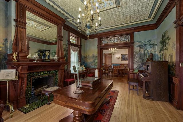 809-819 Hall Street, St Joseph, MO 64501