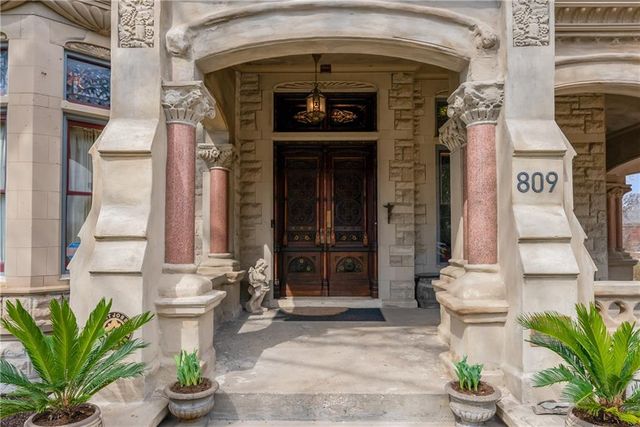 809-819 Hall Street, St Joseph, MO 64501