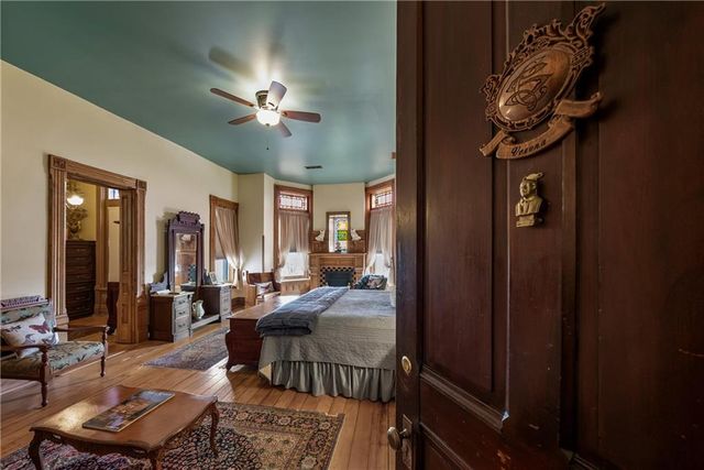 809-819 Hall Street, St Joseph, MO 64501