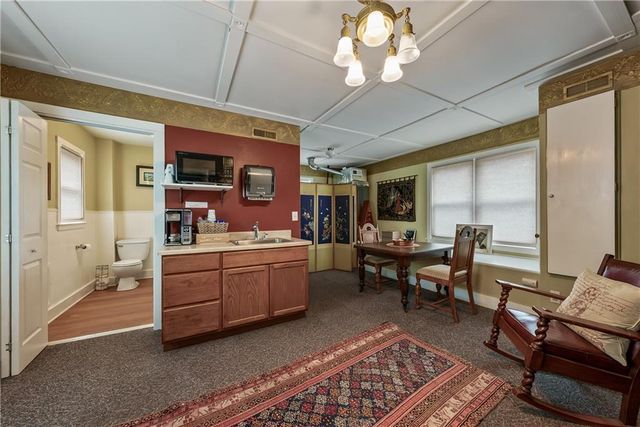 809-819 Hall Street, St Joseph, MO 64501