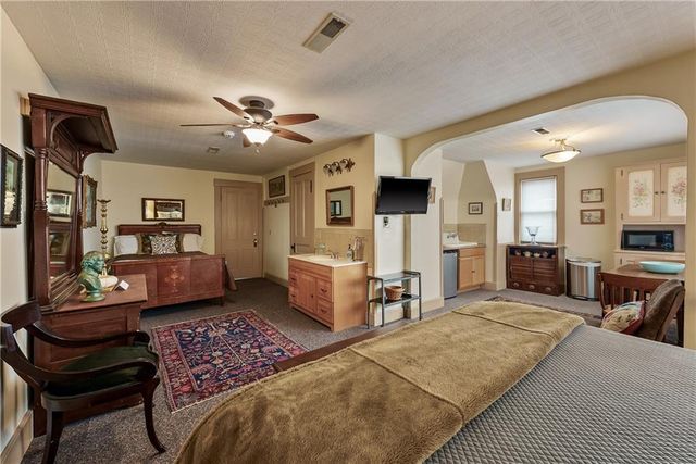 809-819 Hall Street, St Joseph, MO 64501