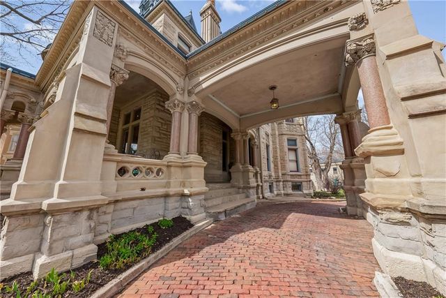 809-819 Hall Street, St Joseph, MO 64501