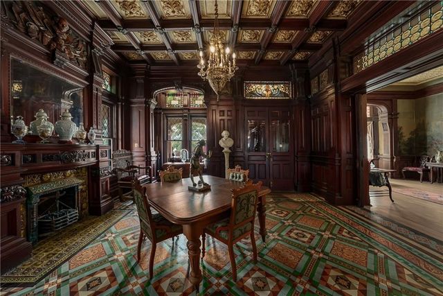 809-819 Hall Street, St Joseph, MO 64501