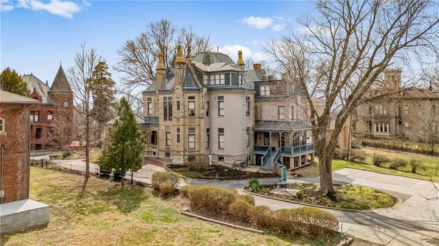 809-819 Hall Street, St Joseph, MO 64501