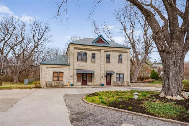 809-819 Hall Street, St Joseph, MO 64501