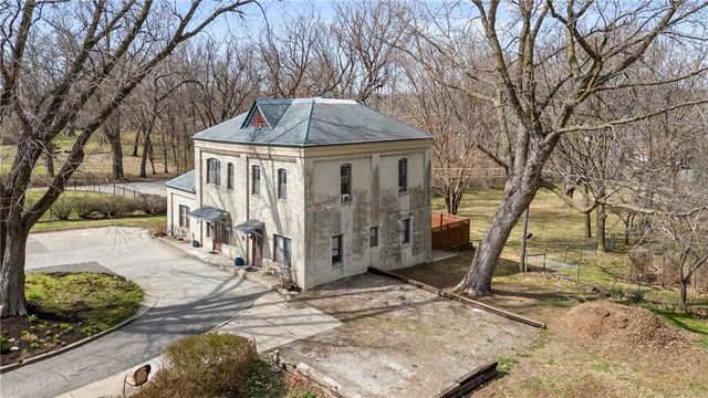 809-819 Hall Street, St Joseph, MO 64501